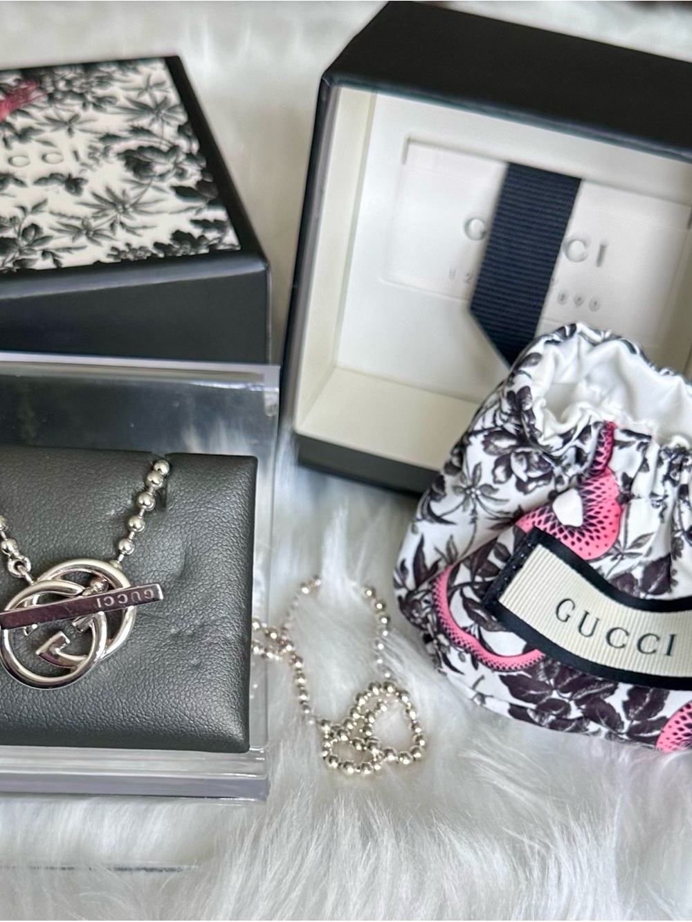 Gucci Silver Interlocking GG Pendant Beaded Necklace with Pink-Accented Pouch - Picture 1 of 8
